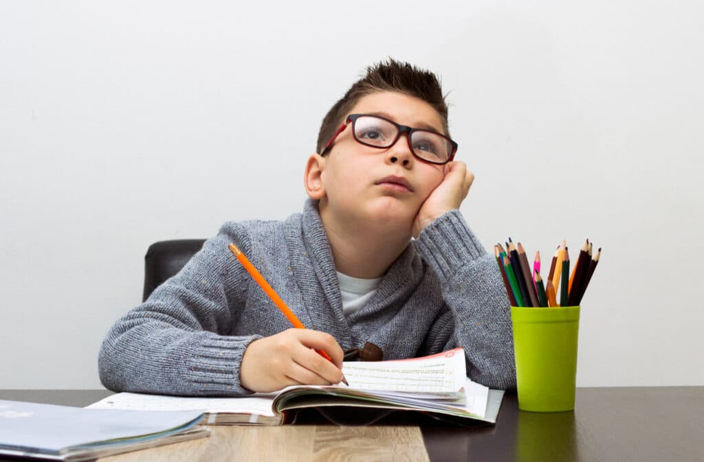 Niño con TDAH en consulta